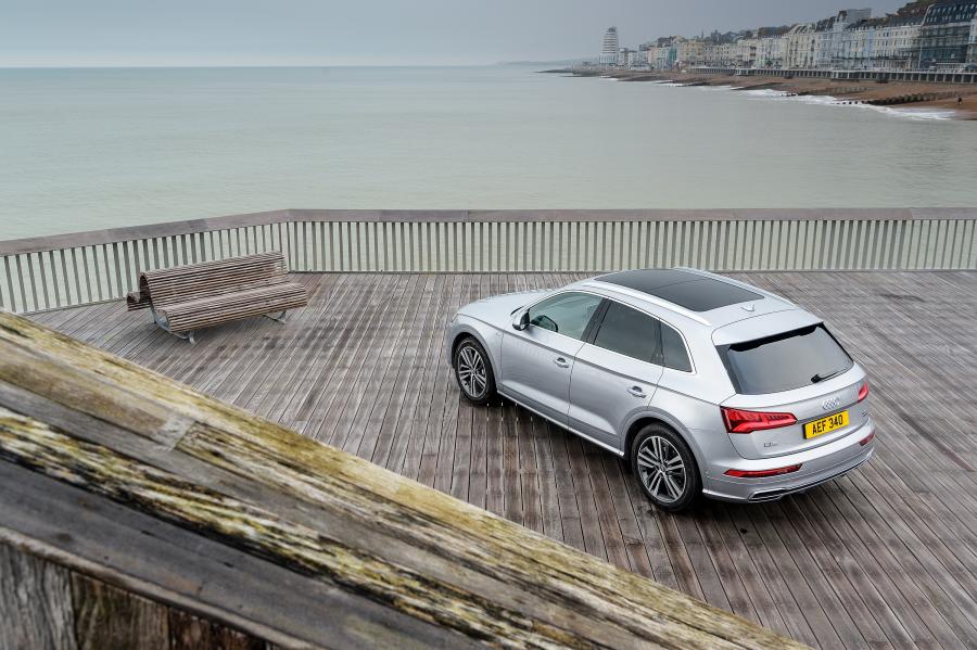  Audi Q5 TFSI Quattro S-Line 2017 года  (UK) (фото 7 из 40)
